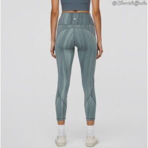 NWOT Lululemon In Movement Tight 25" Everlux Spray Dye Ocean Leggings Size 6